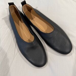 Everlane The Day Glove Flat in black - size 9